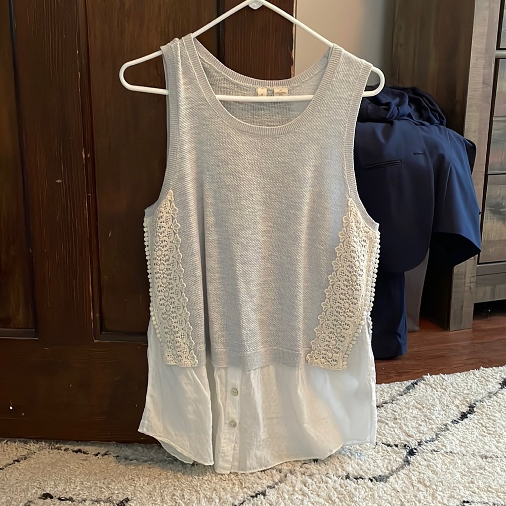 Knit tank with embroidered side details